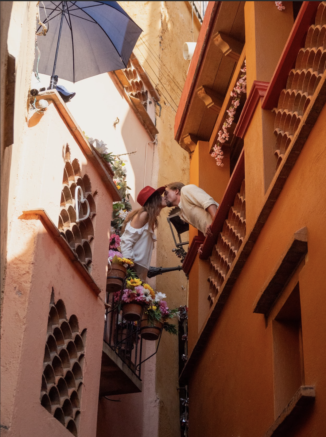 callejon del beso, or the alley of the kiss.